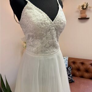 David's Bridal White Floral Lace Wedding Dress